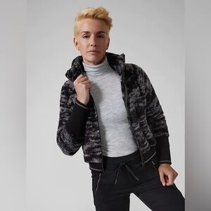 ATHLETA Tugga Sherpa Jacket Full Zip Fog Camp Black Camo Womens XL